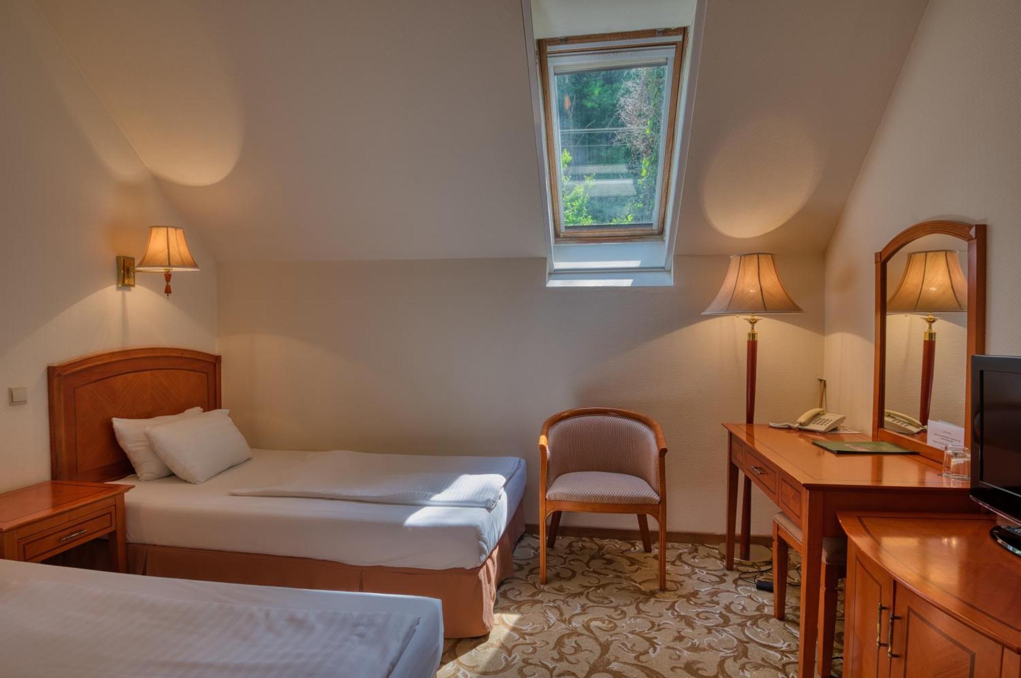 Hotel Bellevue Έστεργκομ Δωμάτιο φωτογραφία